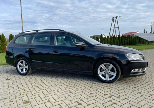 Volkswagen Passat cena 27900 przebieg: 245000, rok produkcji 2013 z Żelechów małe 667